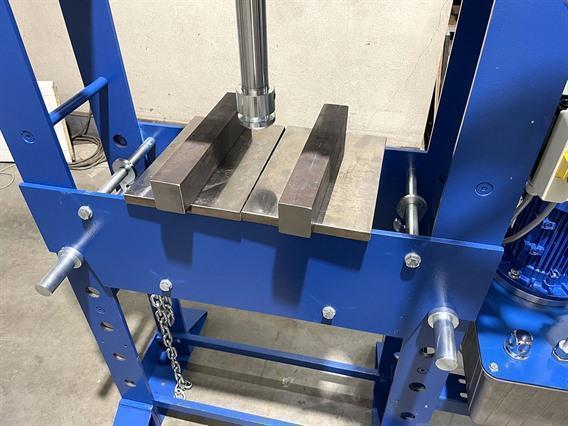 Arlo HP precision press 30 ton