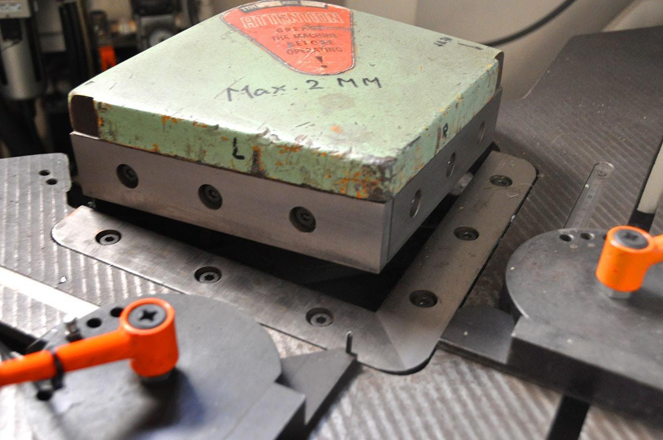 Comaca 250 x 4 mm (fixed) — Hydraulic corner notcher — photo 3