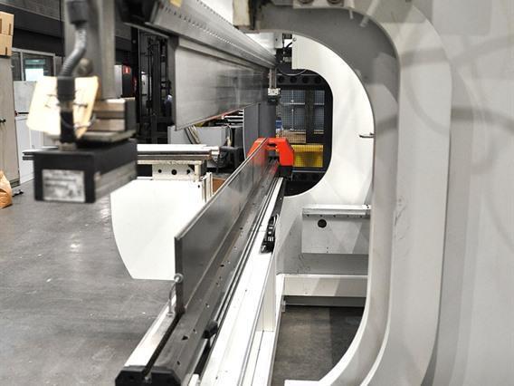 LVD PPEB Turbo EFL 220 ton x 3100 mm CNC