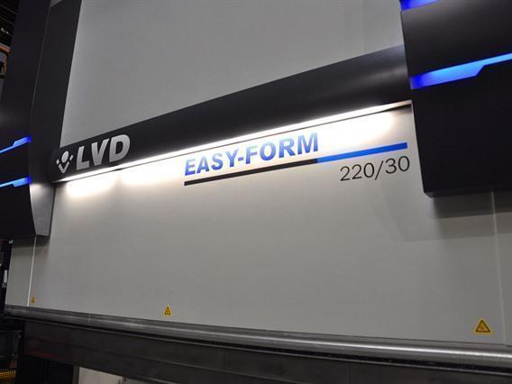 LVD PPEB Turbo EFL 220 ton x 3100 mm CNC