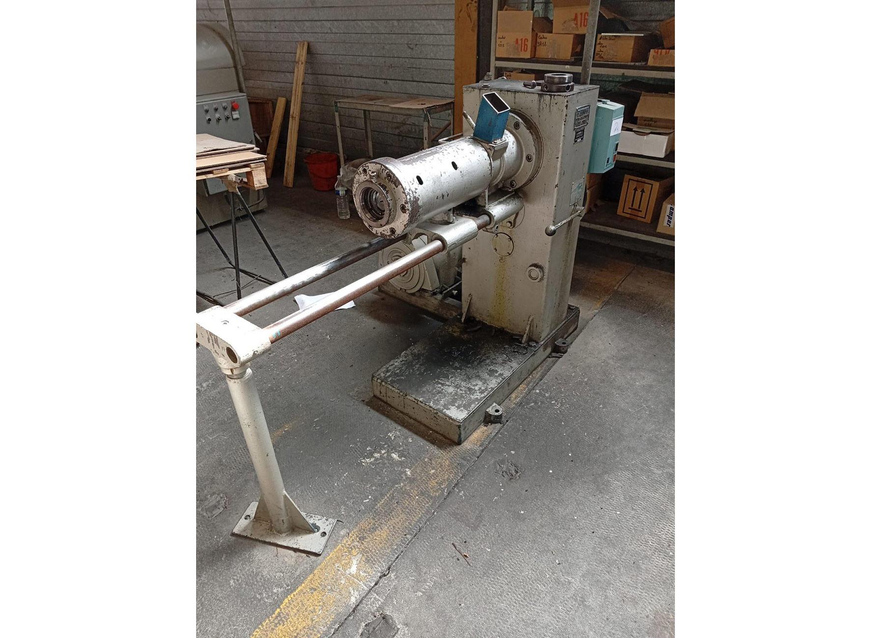 Andouart extruder — Plastic injection molding & Induction furnaces — photo 1