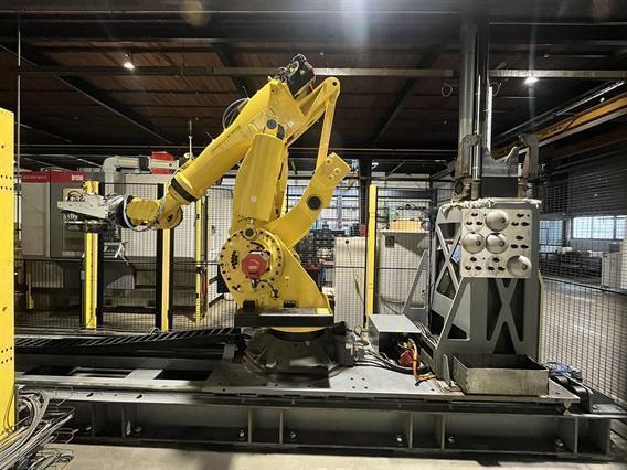 Fanuc Robot + 3 Breton machining centers 5 axes