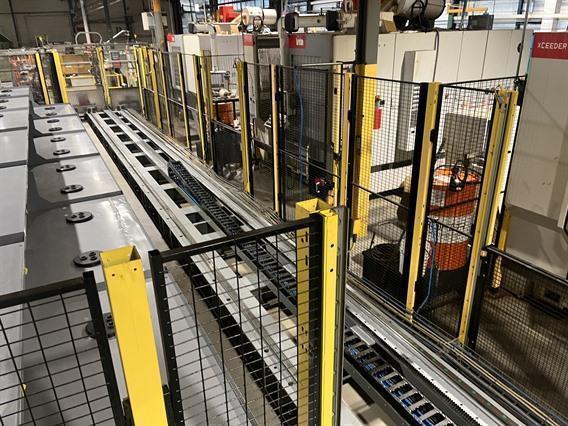 Fanuc Robot + 3 Breton machining centers 5 axes