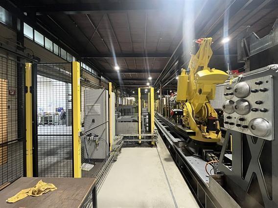 Fanuc Robot + 3 Breton machining centers 5 axes