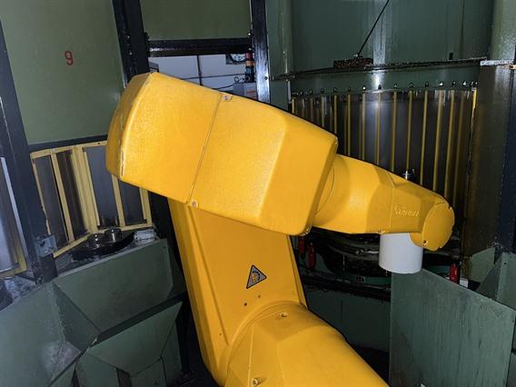 Staubli RX170 HSM Drilling / Milling robot