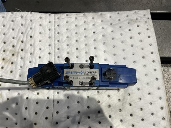 Vickers Valve DG4V 3 20 UH 10 S 300