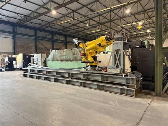 Fanuc M-900iB 700 kg robot