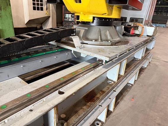 Fanuc M-900iB 700 kg robot
