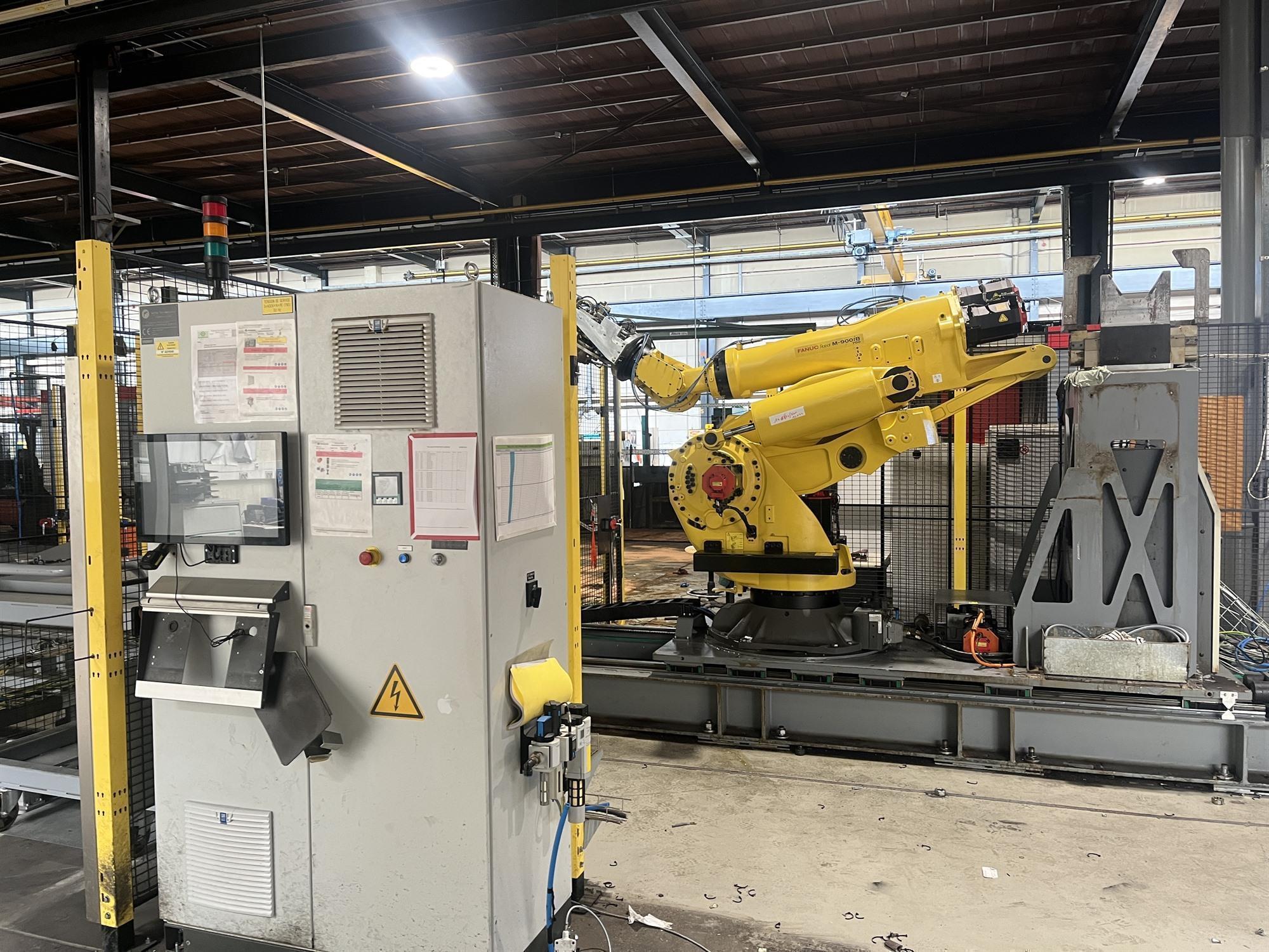 Fanuc M-900iB 700 kg robot — Robots loading, unloading & treatmentrobots — photo 3