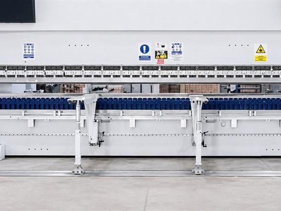 Variable bending die for high strength steel