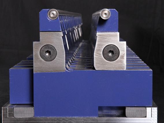 Variable bending die for high strength steel