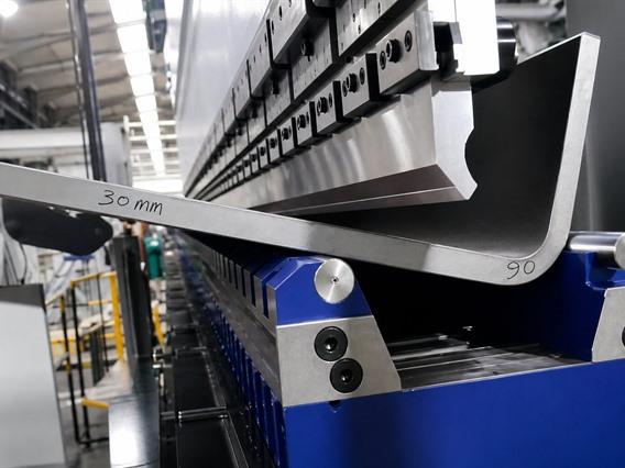 Variable bending die for high strength steel
