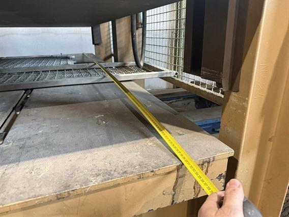 Simimpianti 300 ton heated press down stroke