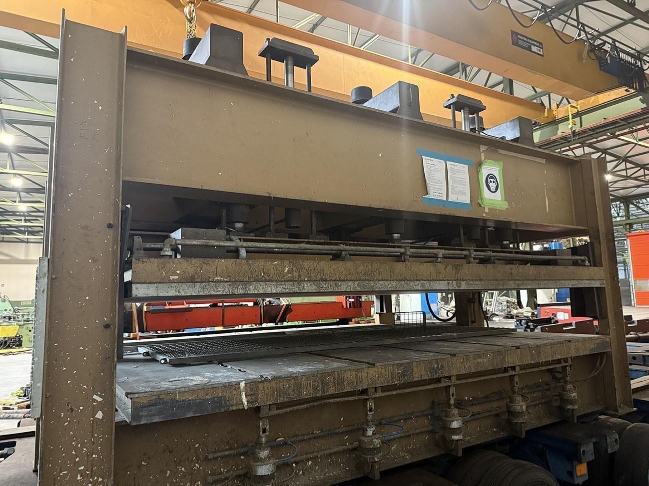 Simimpianti 300 ton heated press down stroke — Warm & cold flow forming presses — photo 3