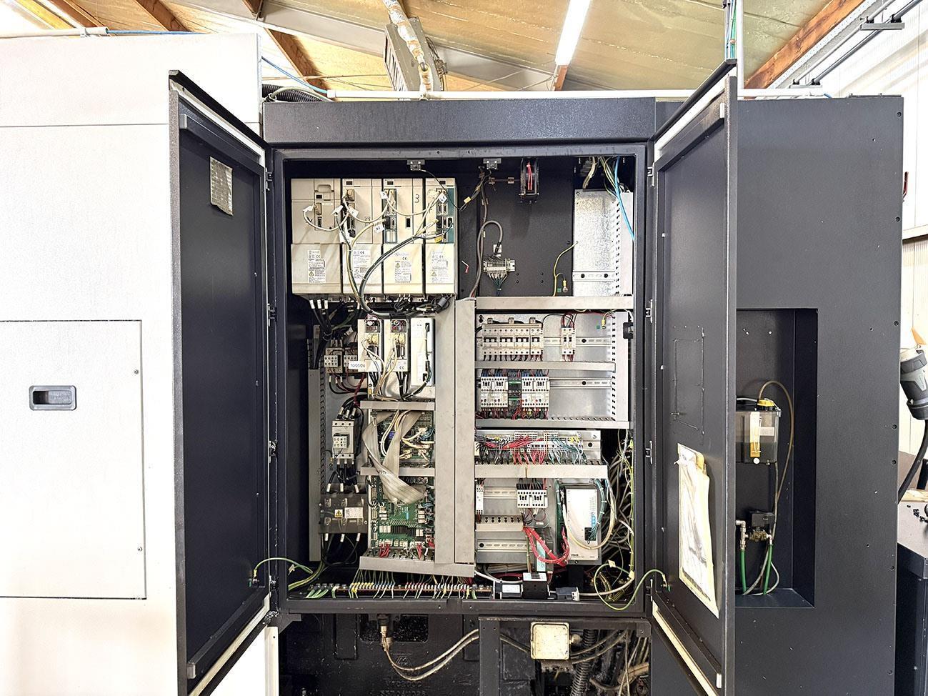 Mazak VTC 200C-II X: 1660 – Y: 510 – Z: 510 mm CNC — Vertical machining centers — photo 11