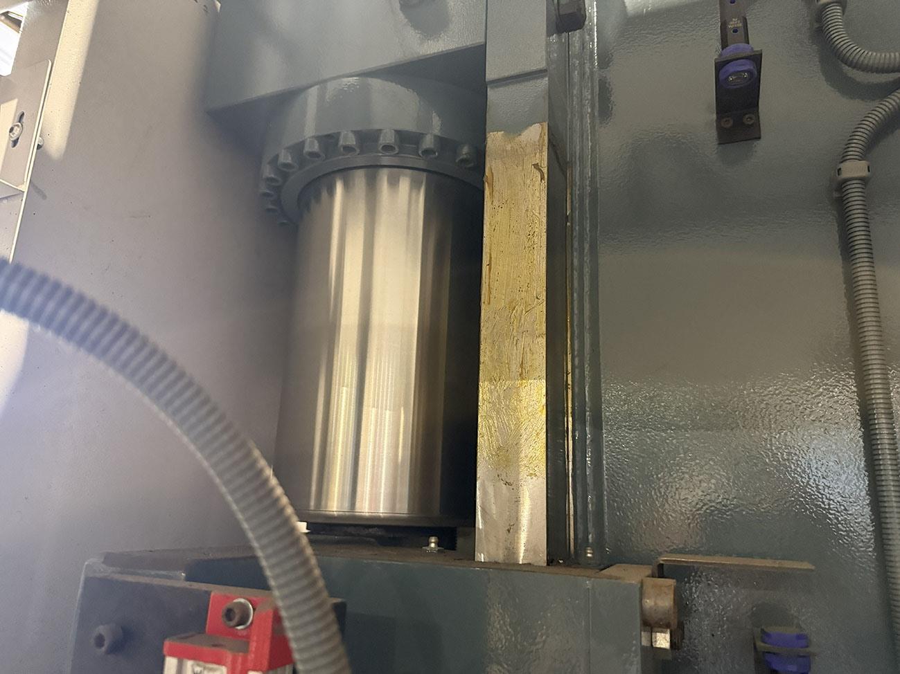 Durma AD-S 175 ton x 3700 mm CNC — Hydraulic press brakes — photo 9
