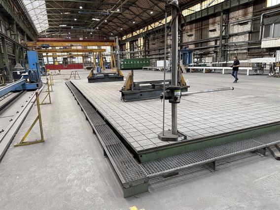Tables 15 000 x 4000 x 380 mm