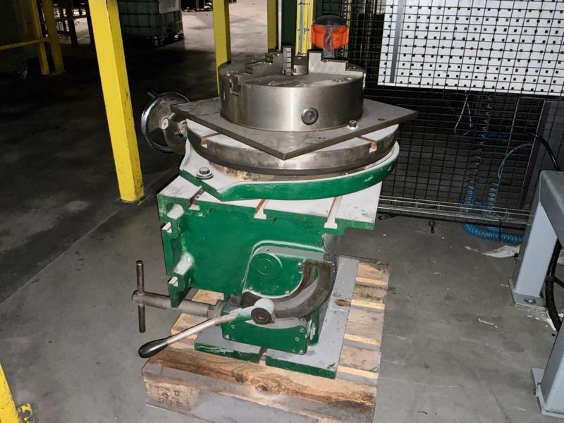 Tos T-slot table With chuck — Spare parts for milling machines — photo 1