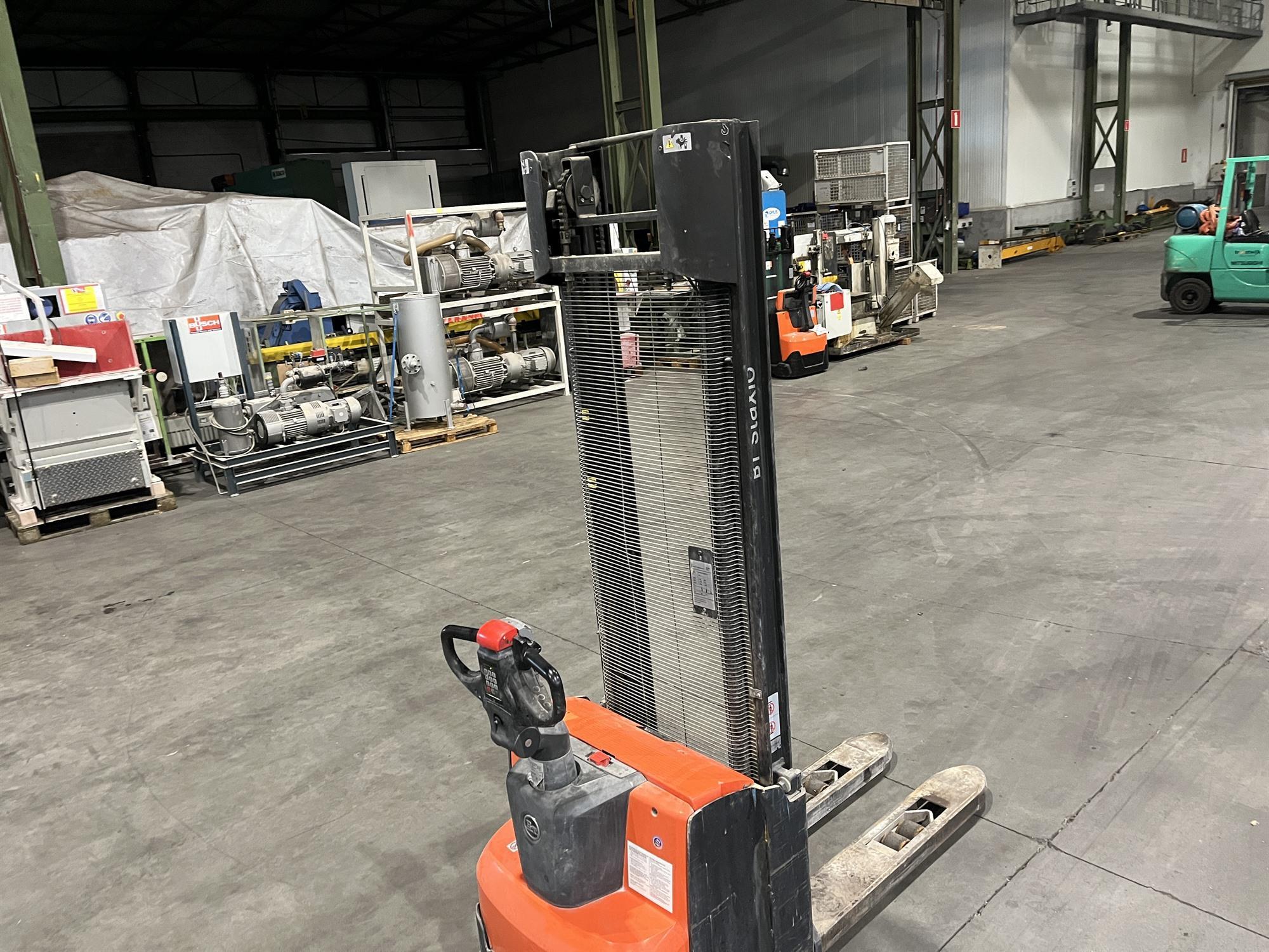 Toyota BT STAXIO SWE140 — Vehicles (lift trucks – loading – cleaning etc) — photo 3