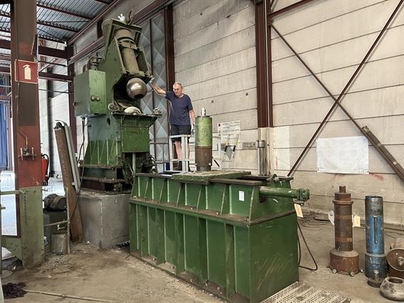 Schleifenbaum Schleifstein 4012-300 / Flanging for tank bottoms