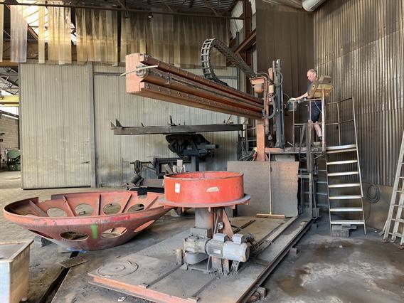 Farros Blatter Polishing machine for dished ends