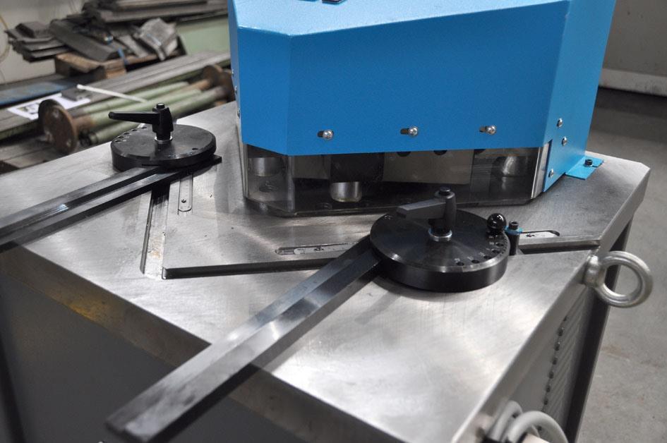 Haco 220 x 4 mm (fixed) — Hydraulic corner notcher — photo 5