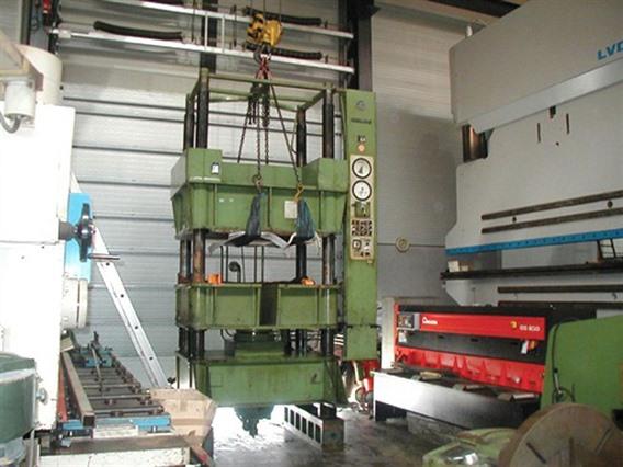 Dieffenbacher PU 5 330 A 300 TON