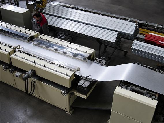 Jensen Sandwich panel line for sectional gates