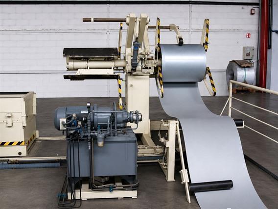 Jensen Sandwich panel line for sectional gates