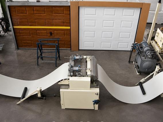 Jensen Sandwich panel line for sectional gates
