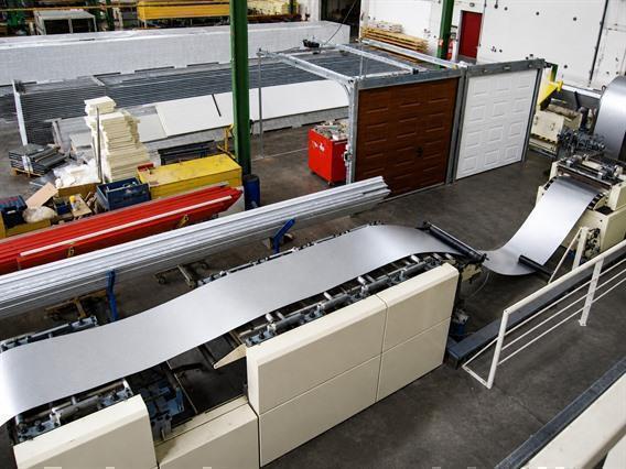 Jensen Sandwich panel line for sectional gates