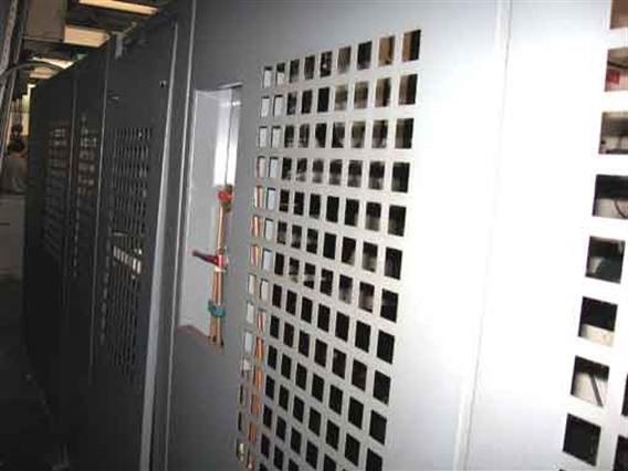 Huron High Precision EXN 30 (6 axis CNC)
