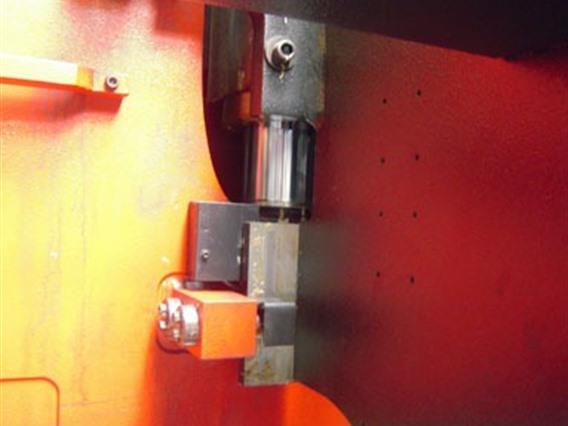 Amada HFE 100T x 3000 CNC 8 axes