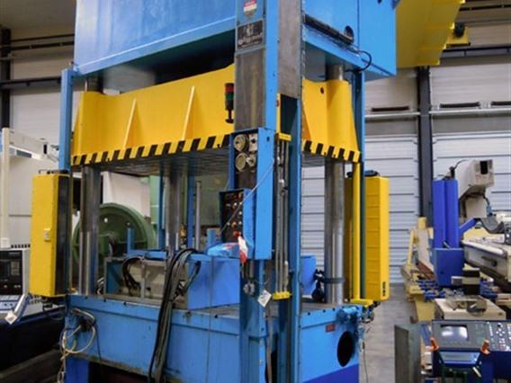 Gigant 400 T