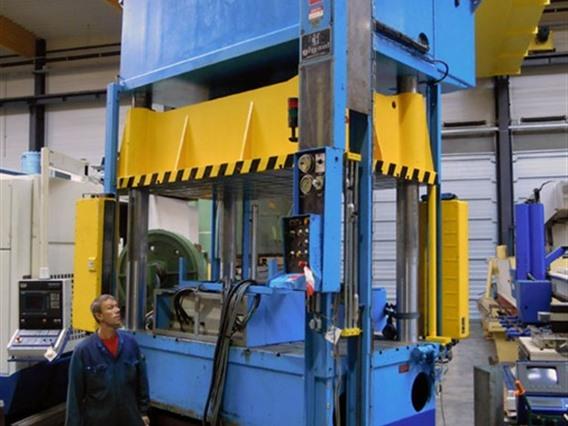 Gigant 400 T