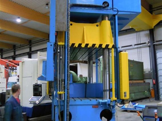 Gigant 400 T