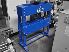 Arlo 125 T / 1500 Vario, Open gap straightening presses