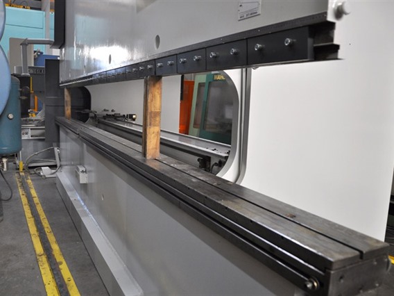 LVD PPEB 220 ton x 5070 mm Cadman-CNC