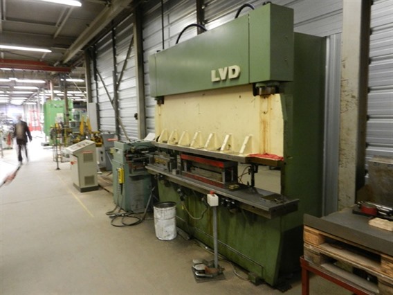 Dimeco decoil./ straight/ feeder LVD punchpress