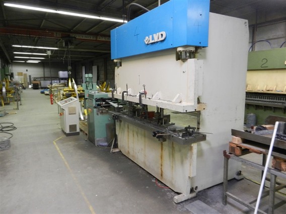 Dimeco decoil./ straight LVD punchpress + rollforming