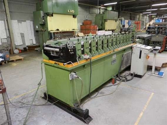 Dimeco decoil./ straight LVD punchpress + rollforming