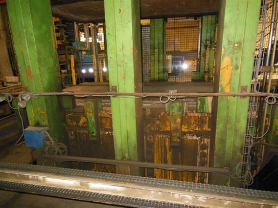 Becker panel press 650 ton