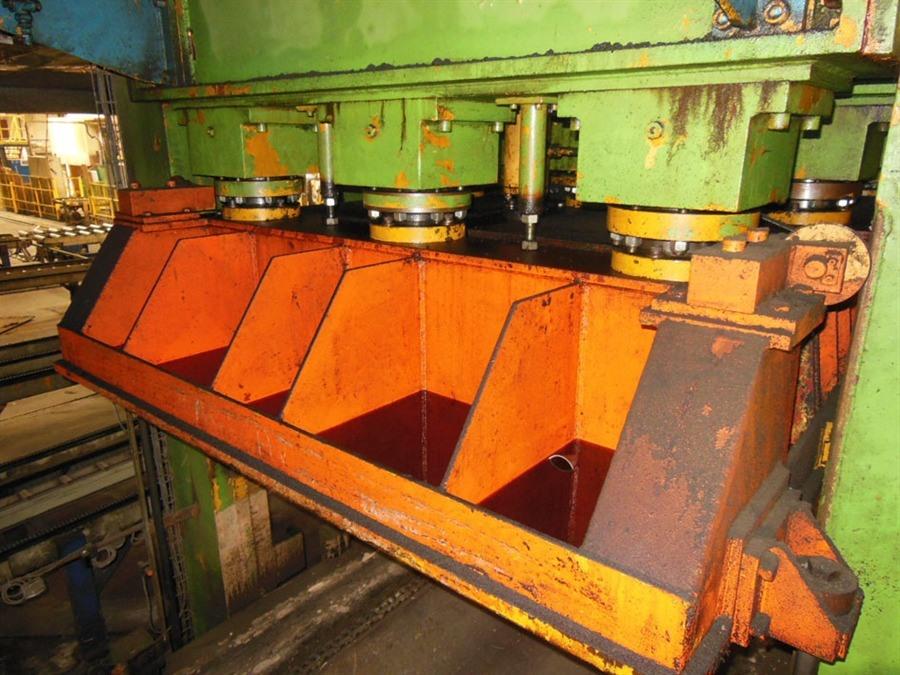 Used Warm & cold flow forming presses, Becker panel press - 650 ton N° 7910