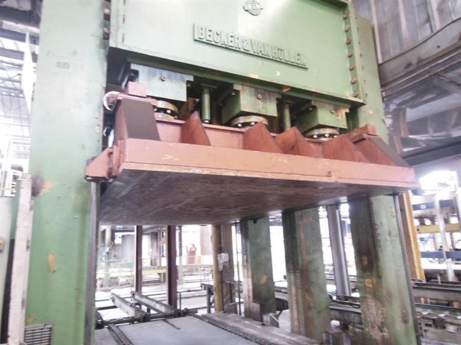 Used Warm & cold flow forming presses, Becker panel press - 650 ton N° 7910