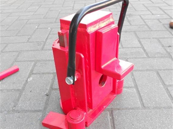 Heavy duty jack for lifting machines 8 ton