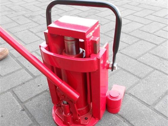 Heavy duty jack for lifting machines 8 ton