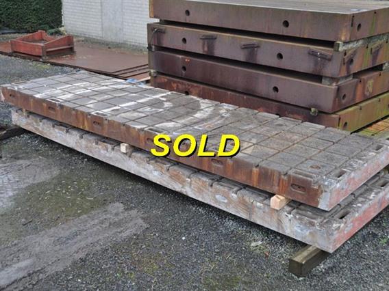 Table 5700 x 1700 mm
