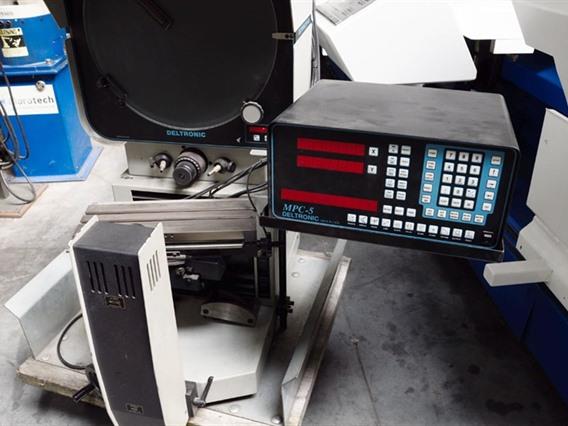 Deltronic DH400 profile projector