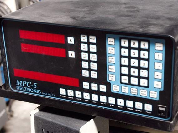 Deltronic DH400 profile projector