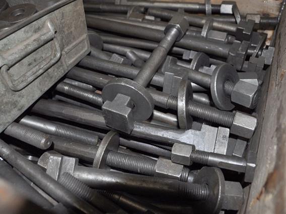 Clamping elements for workpieces